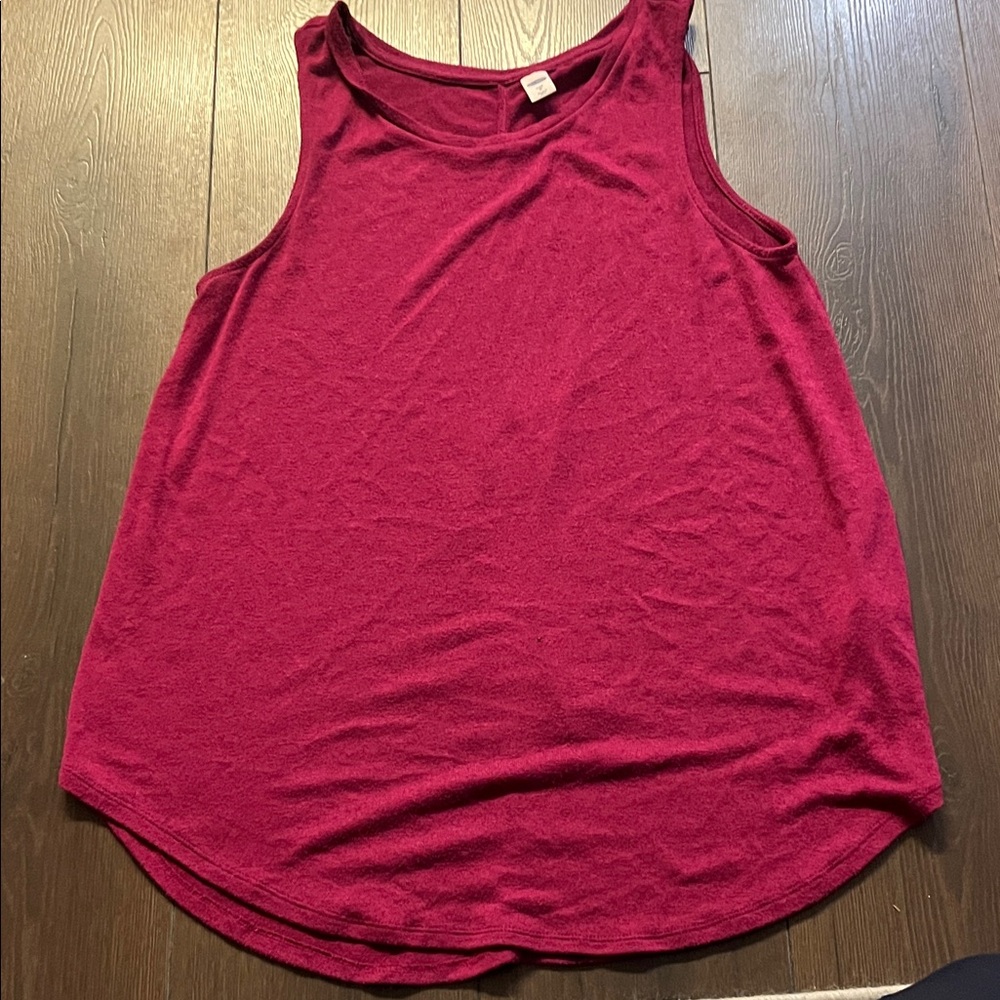 Old Navy Women's Burgundy Tank Top